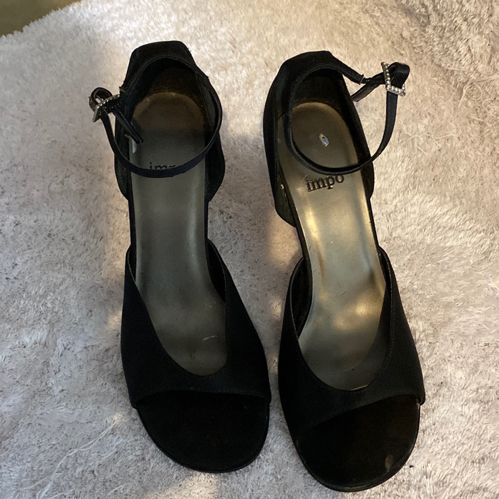 Beautiful high heels with rhinestone clasp